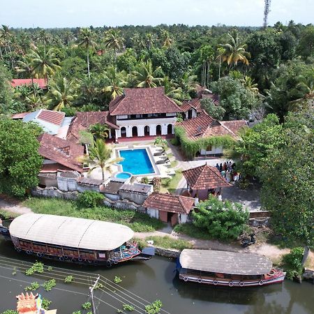 Kumarakom Tharavadu - A Heritage Hotel, Kumarakom Exterior photo