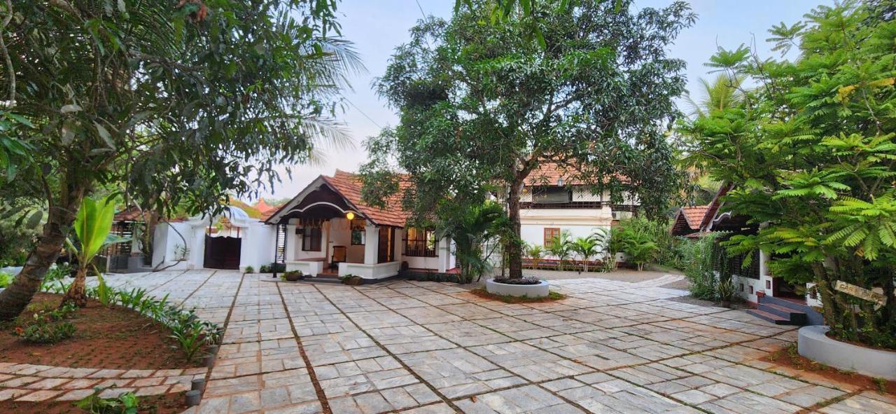 Kumarakom Tharavadu - A Heritage Hotel, Kumarakom Exterior photo